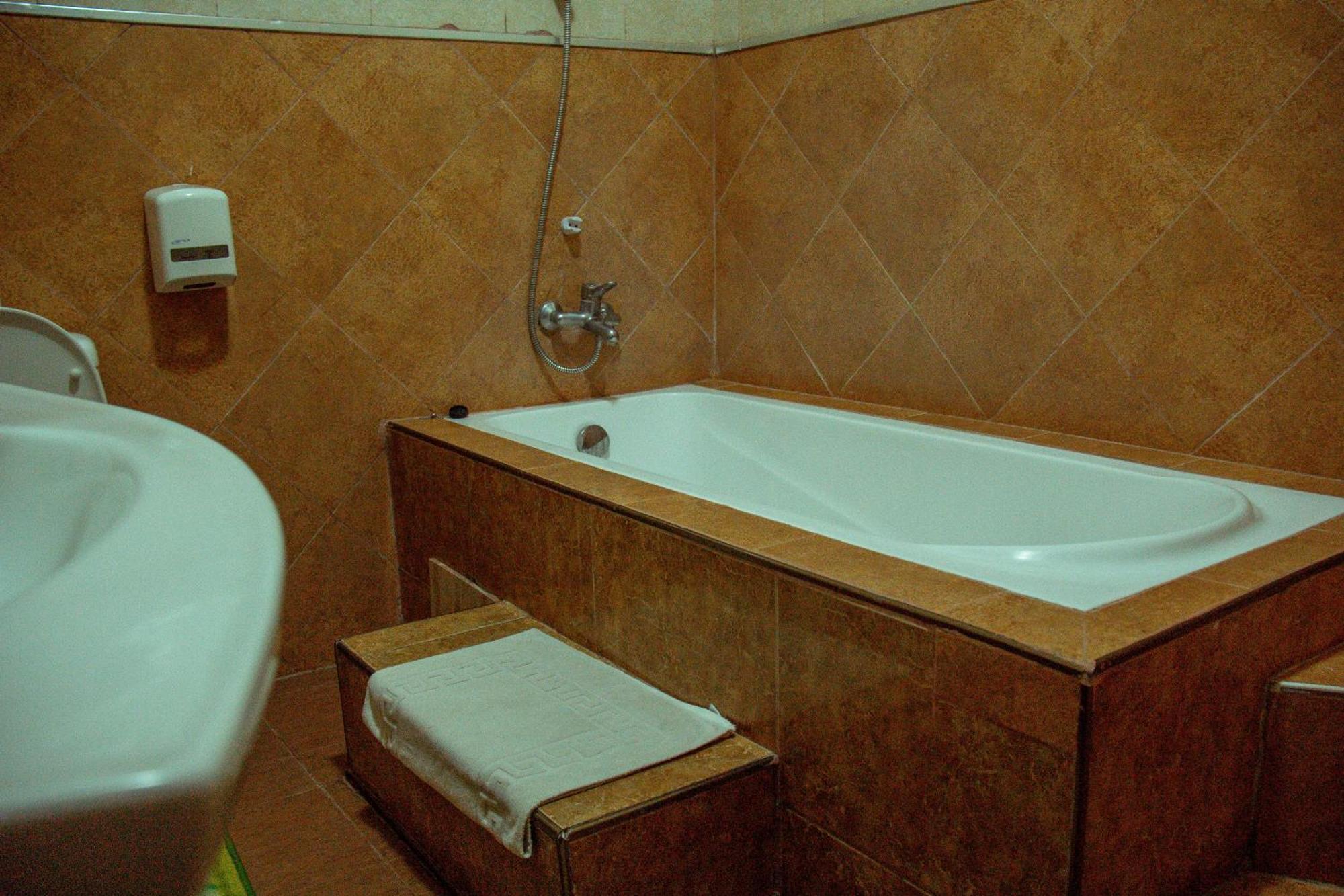 New Charity Hotel International Аруша Экстерьер фото